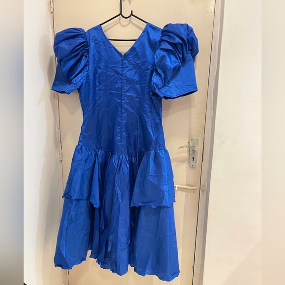 Blue silk gown - Picture 2 of 9